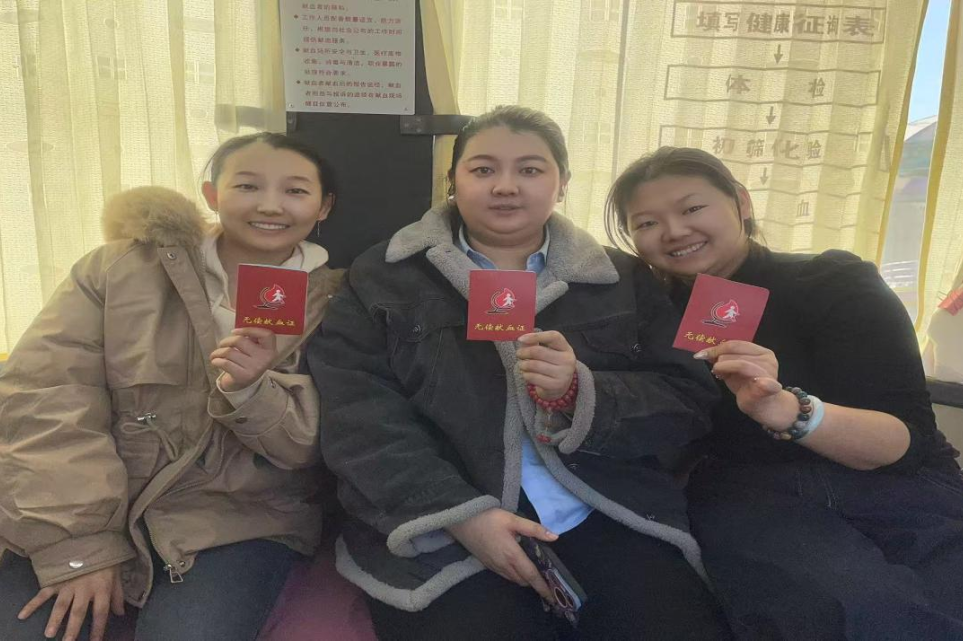 三姐妹齐挽袖，热血诠释手足情与公益心(图1)