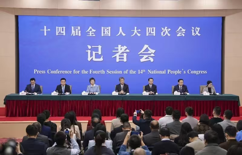 两会之声丨雷海潮主任强调：血液不能够制造，只能够靠大家捐献爱心(图1)