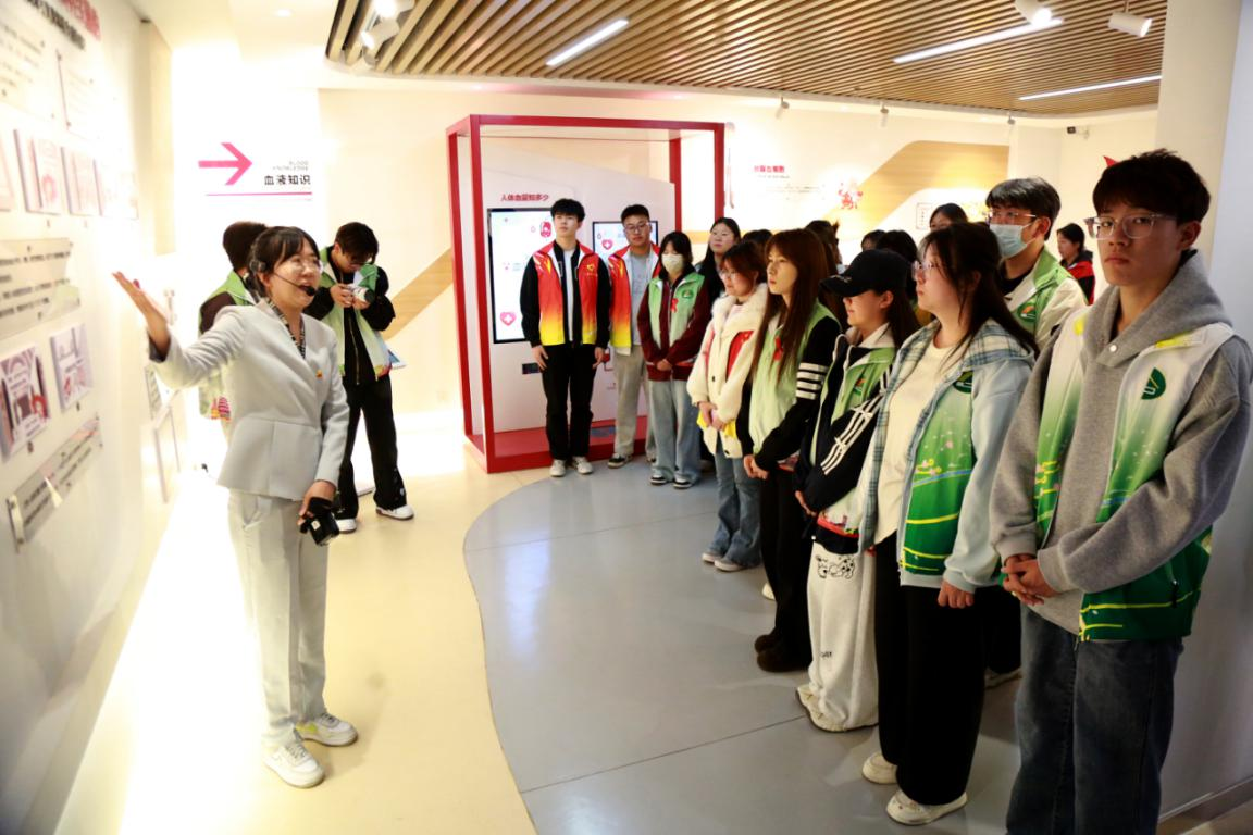 无偿献血志愿服务队为宁夏职大学学生开展志愿服务培训